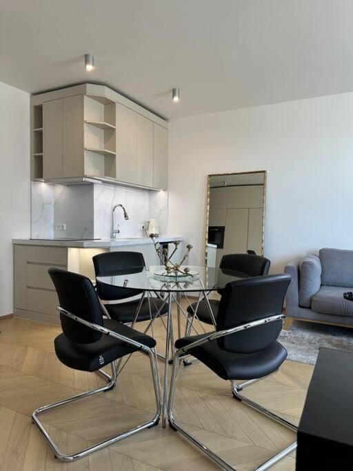 Apartment Luxe Near The Airport